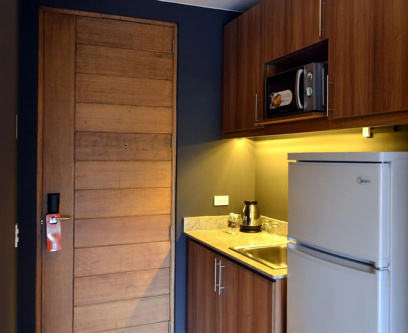 Azumi Boutique Hotel, Multiple Use Hotel Staycation Approved Muntinlupa City